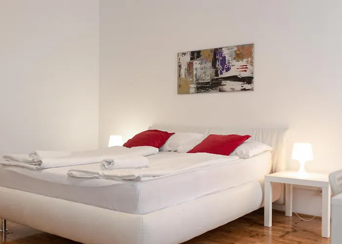 Spacious 3br Next To Belvedere Perfect For Short Term דירה וינה
