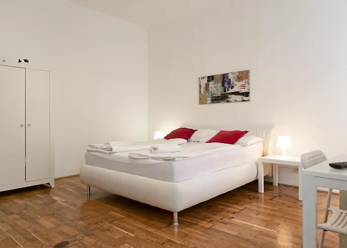 Spacious 3br Next To Belvedere Perfect For Short Term * וינה