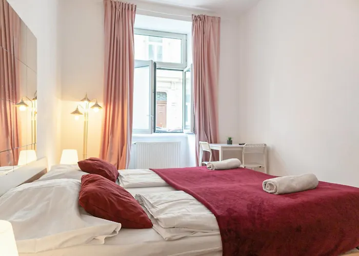 Spacious 3br Next To Belvedere Perfect For Short Term דירה *
