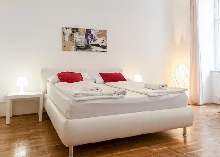 Spacious 3br Next To Belvedere Perfect For Short Term דירה וינה